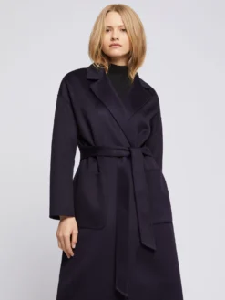 PAULE KA Manteau Peignoir En Laine Et Cachemire 11 PAULE KA Manteau Peignoir En Laine Et Cachemire -PAULE KA Boutique paule ka 21H150M102 699 3 scaled