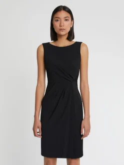 PAULE KA Robe Courte Drapée En Crêpe Envers Satin 6 PAULE KA Robe Courte Drapée En Crêpe Envers Satin -PAULE KA Boutique paule ka 21H180 R59 999 3 scaled