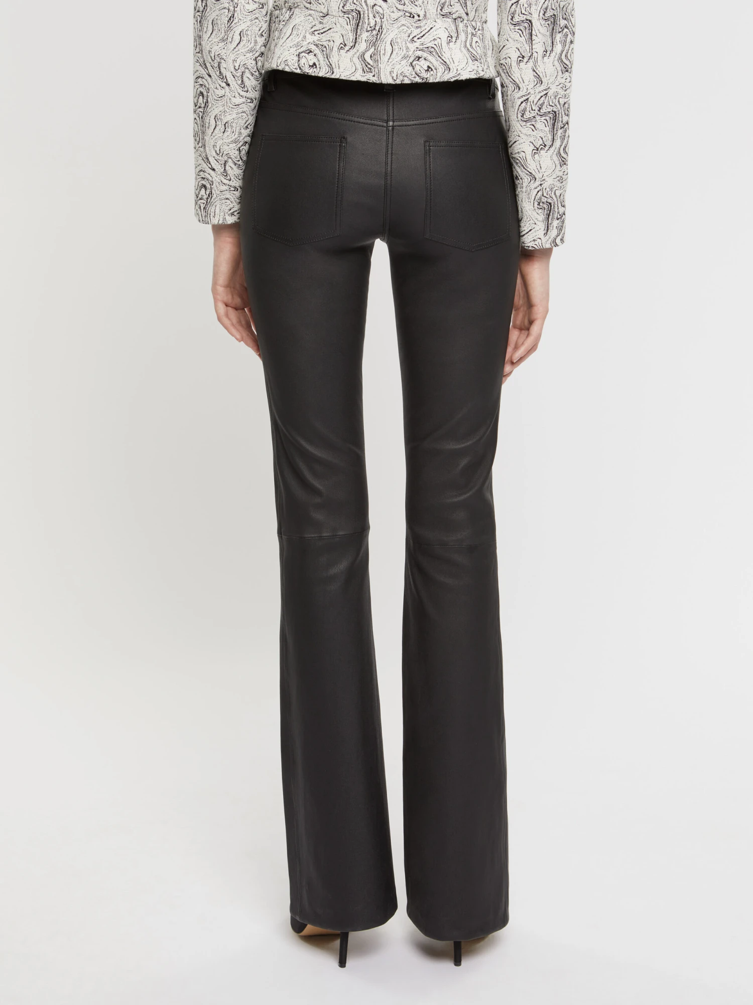 PAULE KA Pantalon évasé En Cuir D'agneau Stretch 4 PAULE KA Pantalon évasé En Cuir D'agneau Stretch – Image 4